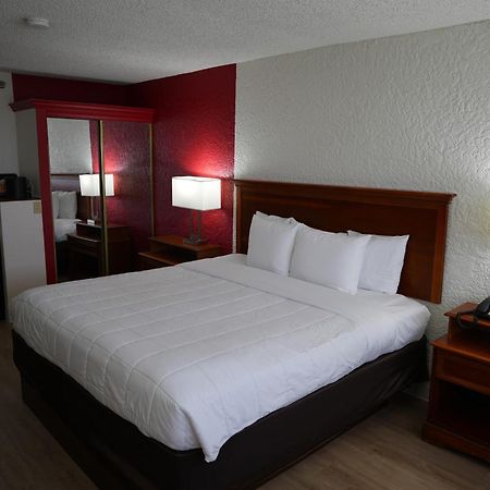 Clarion Hotel Broken Arrow - Tulsa Exterior photo