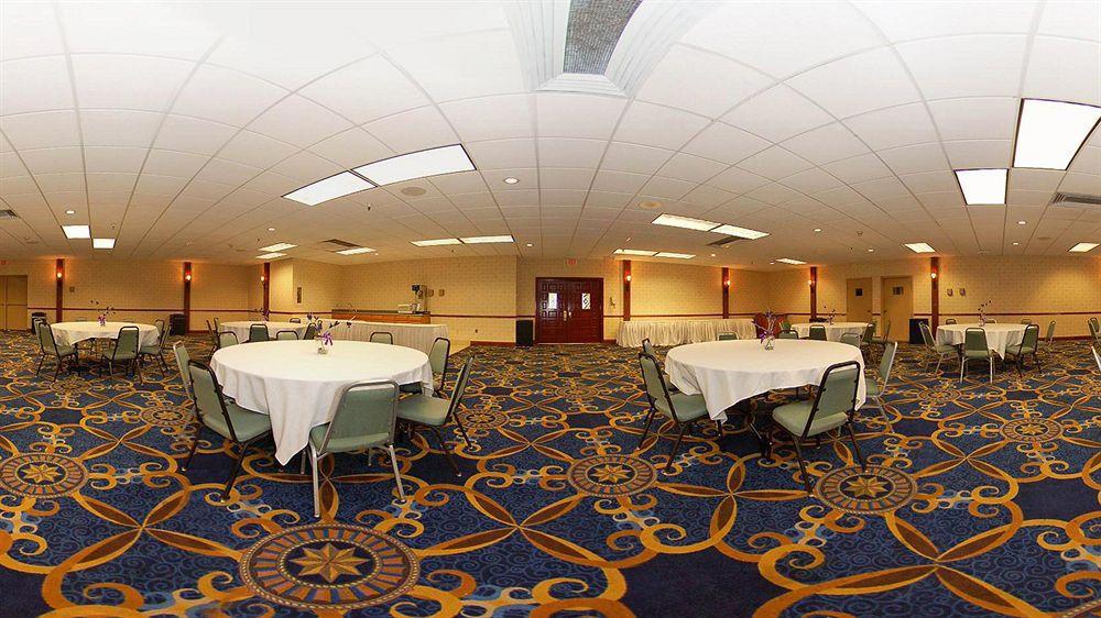 Clarion Hotel Broken Arrow - Tulsa Exterior photo