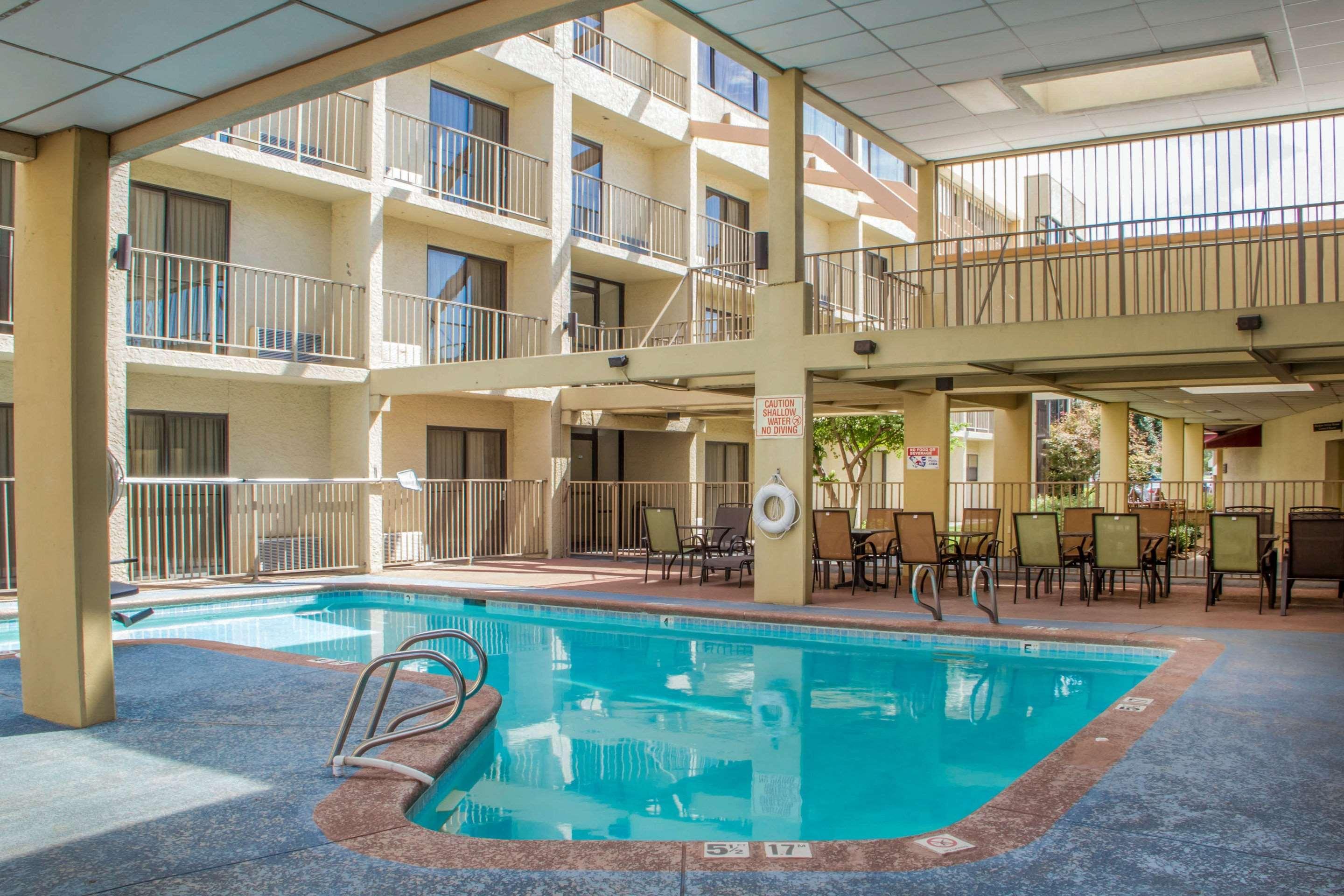 Clarion Hotel Broken Arrow - Tulsa Exterior photo