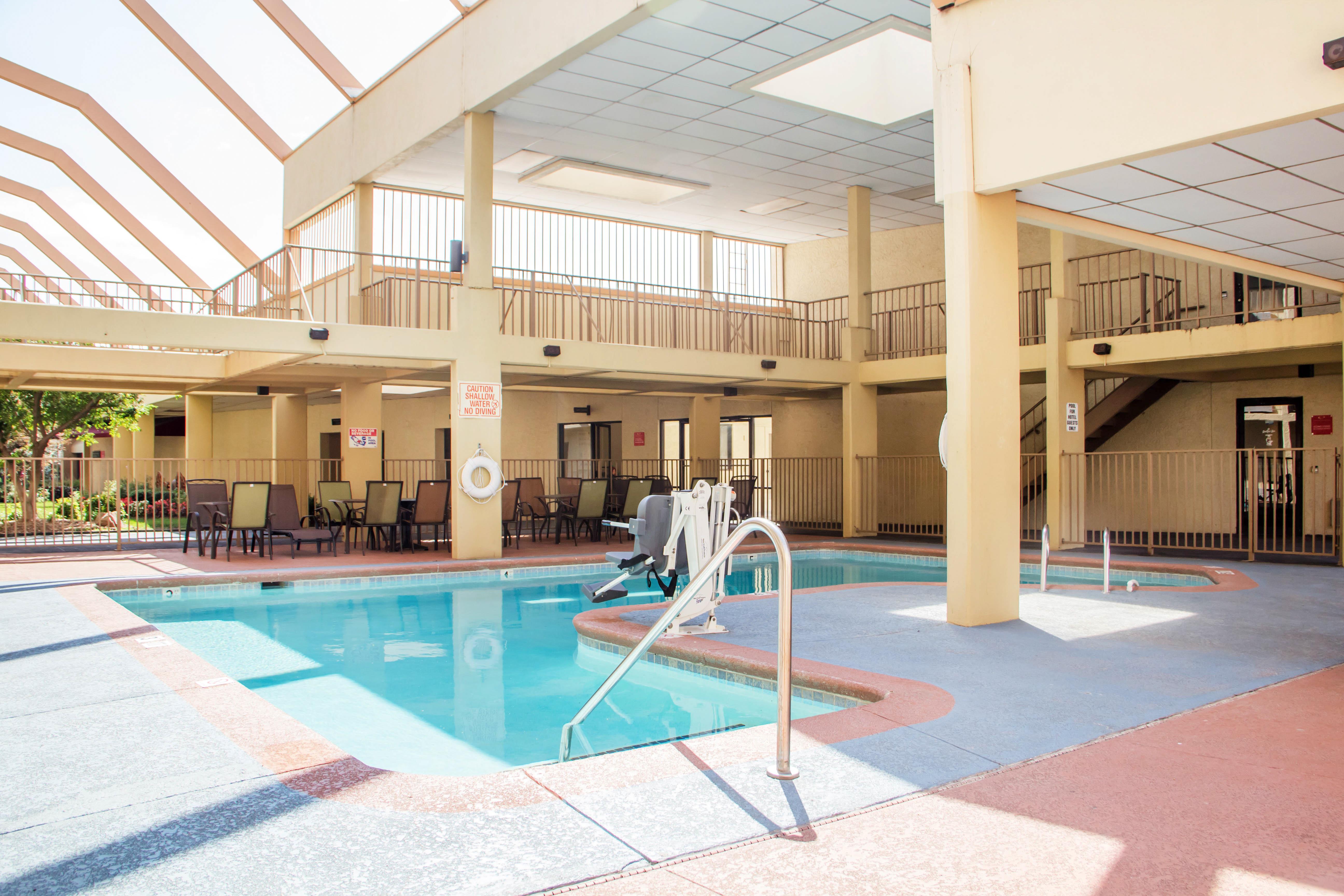 Clarion Hotel Broken Arrow - Tulsa Exterior photo