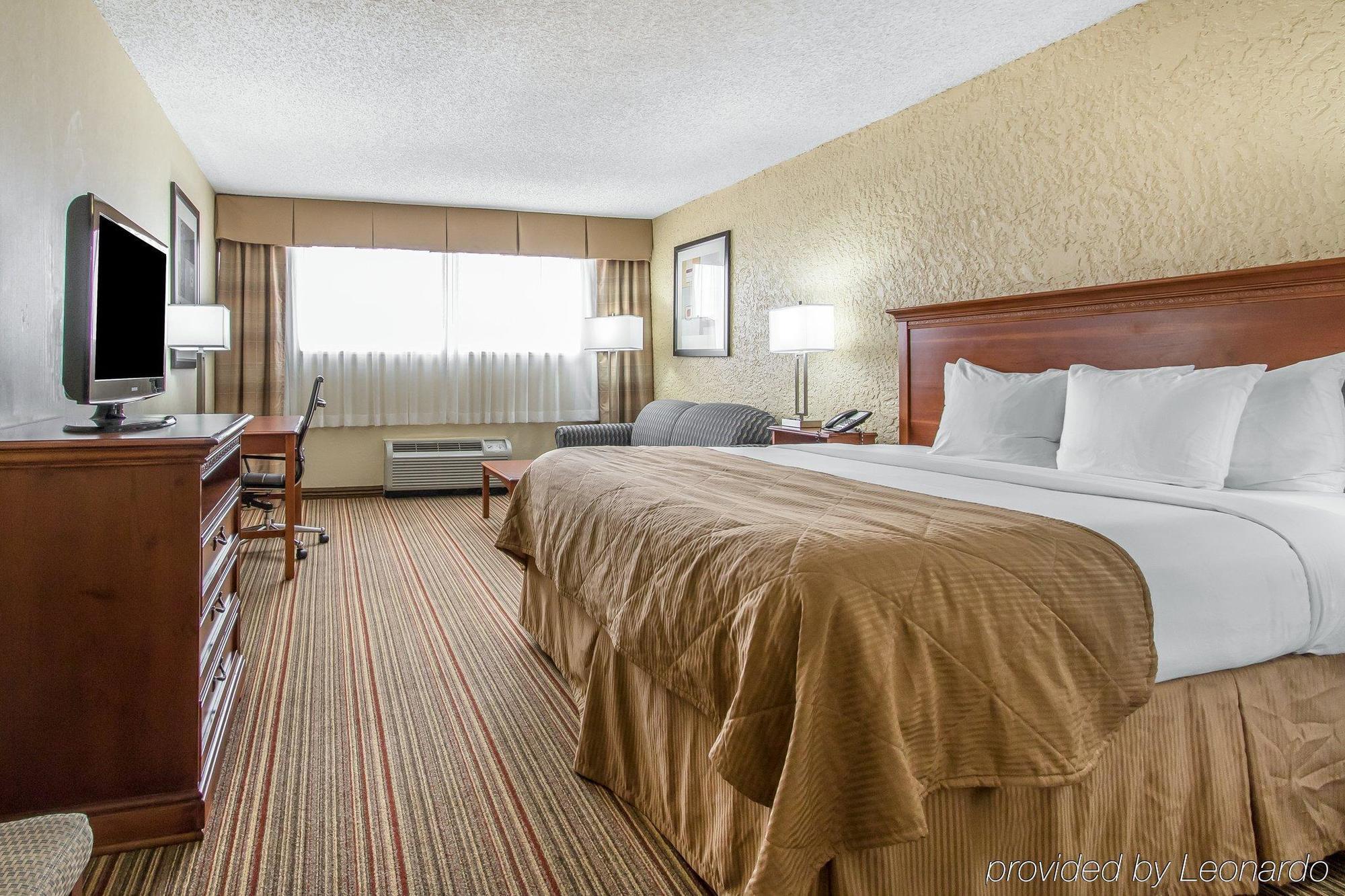 Clarion Hotel Broken Arrow - Tulsa Exterior photo