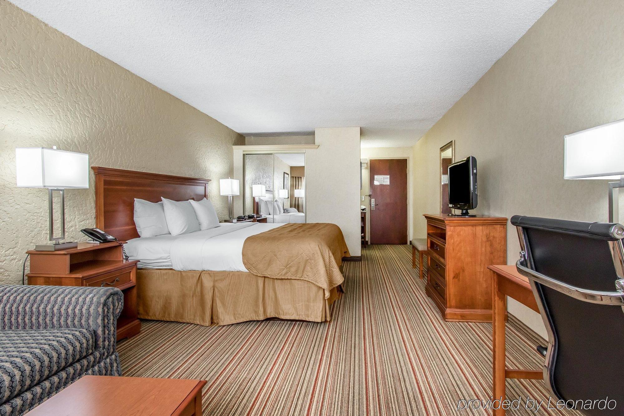 Clarion Hotel Broken Arrow - Tulsa Exterior photo