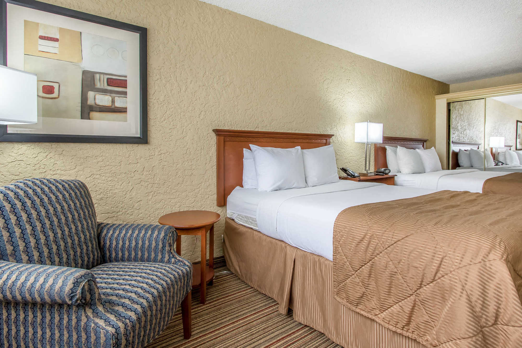 Clarion Hotel Broken Arrow - Tulsa Room photo